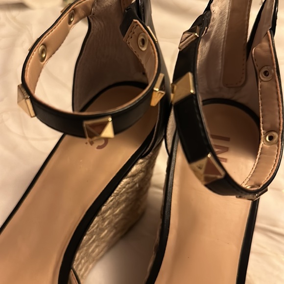 BNWOT - Picture 3 of 4